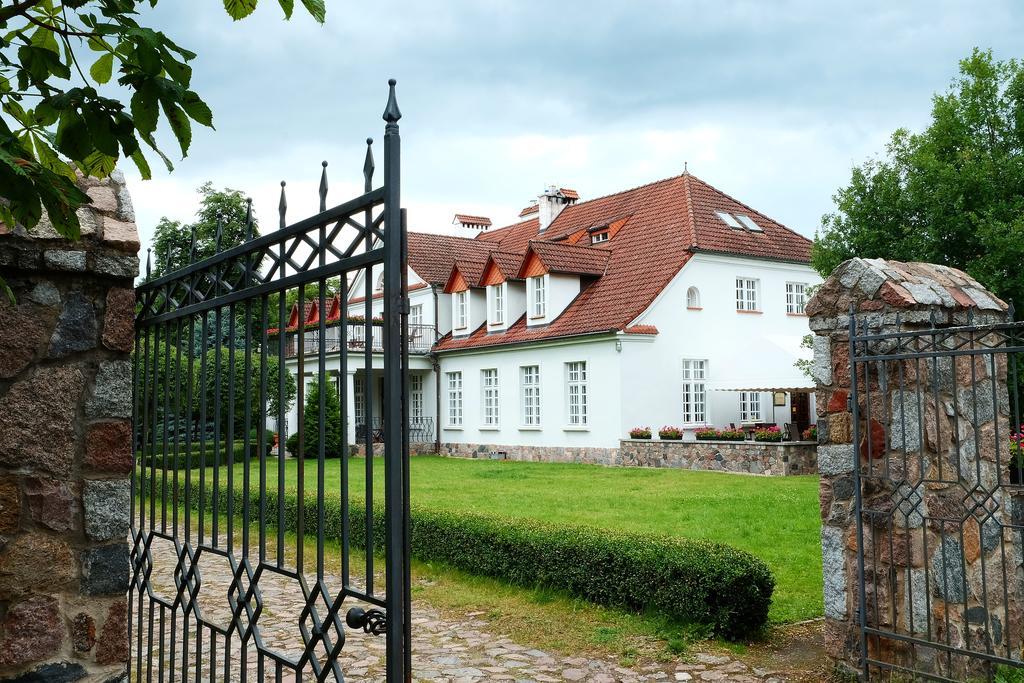 Dwor W Bychowie Gniewino Exterior foto