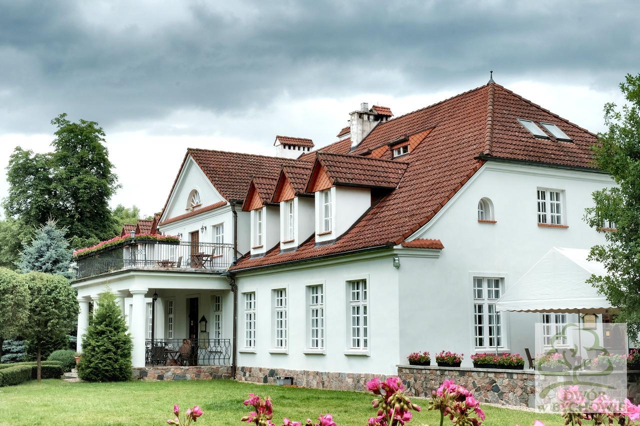 Dwor W Bychowie Gniewino Exterior foto